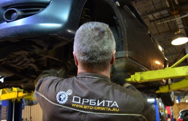 Разборка подвески для доступа к коробке робот Ситроен С1