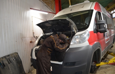 Разборка подкапотного пространства для доступа к трансмиссии Ситроен Джампер