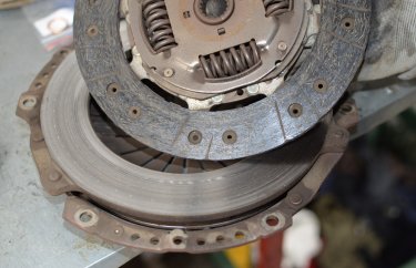Диск сцепления и корзина сцепления Ситроен С5 под замену.