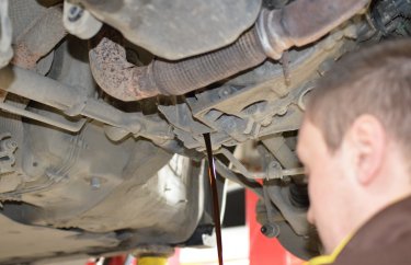 Сливаем трансмиссионное масло Ситроен С5