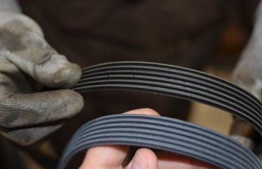 Приводной ремень Ситроен С4 весь в трещинах