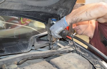 Снимаем амортизаторную стойку Ситроен С4