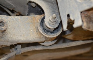 Сайлентблок задней балки растрескался (под замену) Ситроен С4