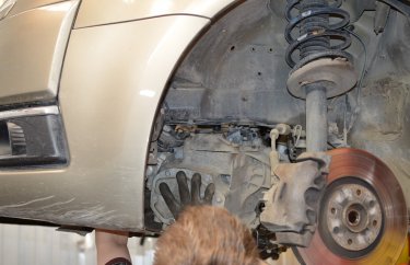 Снимаем коробку передач Ситроен С4 Пикассо