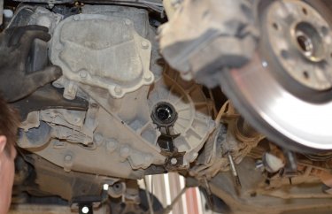 Снимаем коробку передач Ситроен С4 Пикассо