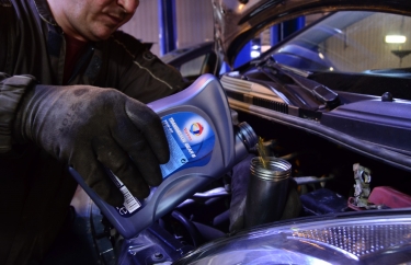 Залив оригинального трансмиссионного масла в коробку робот Ситроен С1